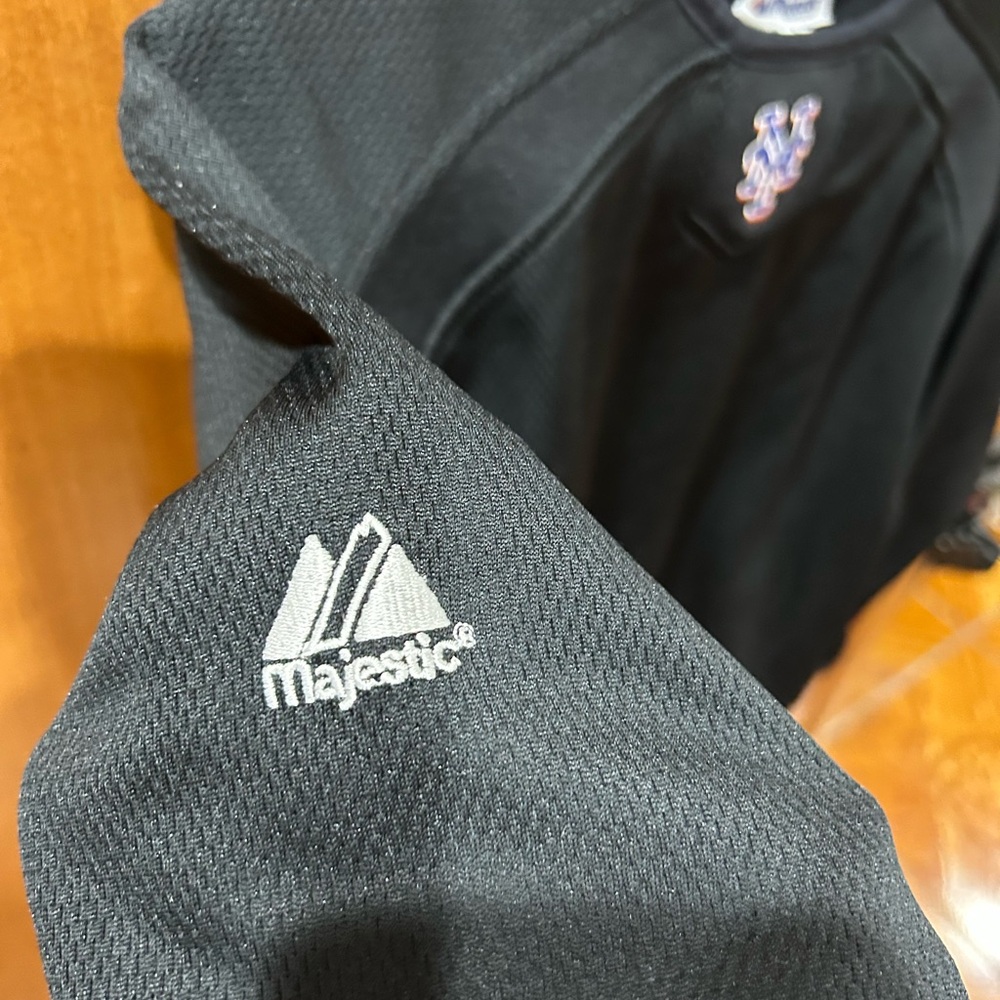 Majestic Kids Black Sweatshirt with Team Logo ( Used But Still in Great Conditio - Picture 3 of 6
